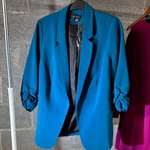 Teal blazer with cinched 3/4 sleeves